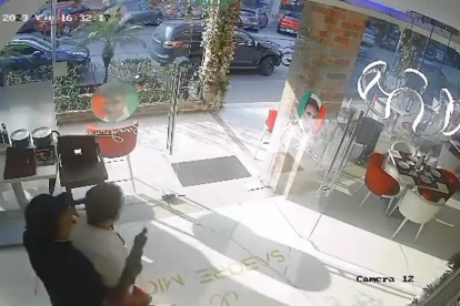 El secuestro quedó registrado en cámaras de videovigilancia.