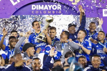 Millonarios celebró su título 16 de la Primera División del fútbol profesional colombiano, tras vencer al Atlético Nacional en el estadio El Campín en Bogotá.