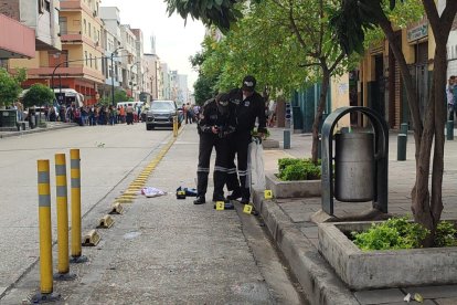 La Policía trabajaba en el lugar de los hechos.
