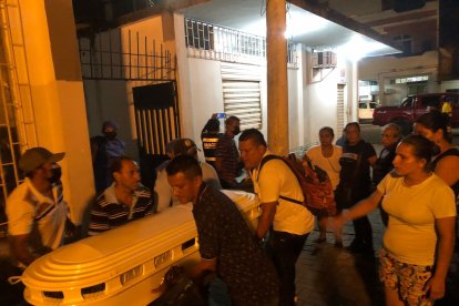 En una caja fuero velados los restos de un joven que falleció tras un accidente de tránsito en Los Ríos.