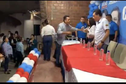 Los asistentes se alarmaron por el estruendo.