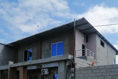 En esta vivienda de la lotización Ideal asesinaron a balazos a la joven.