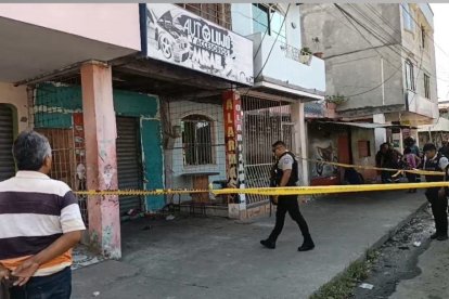Los antisociales llegaron como cualquier cliente que busca arreglar sus motos o algún repuesto.
