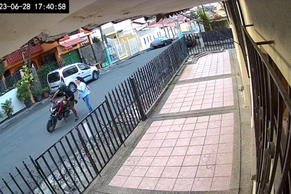 Un sujeto en moto robó a una mujer en la ciudadela El Paraíso.