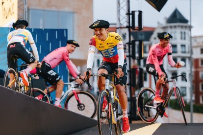 El ciclista ecuatoriano Richard Carapaz durante la presentación de los equipos del Tour de Francia.