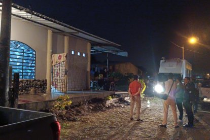 La vivienda donde se produjo el doble crimen. Policía llegó al lugar.