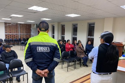 En las comunidades brindan charlas con los policías y personal del Consejo de Seguridad Municipal para evitar excesos cuando detengan a un sospechoso.
