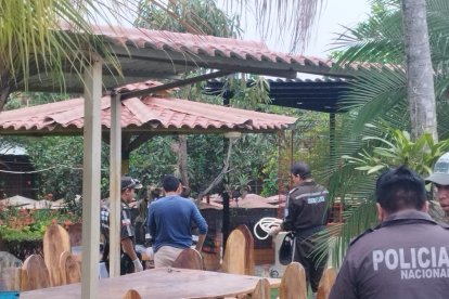 Policías llegaron al lugar para recabar indicios.