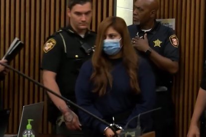 Kristel Candelario a su ingreso a una corte en Estados Unidos