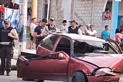 El parabrisas del vehículo terminó quebrado, como la vida de Chancay.