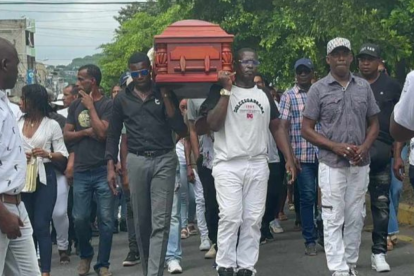 Carlos Tenorio despidió a su hermano, quien fue asesinado.