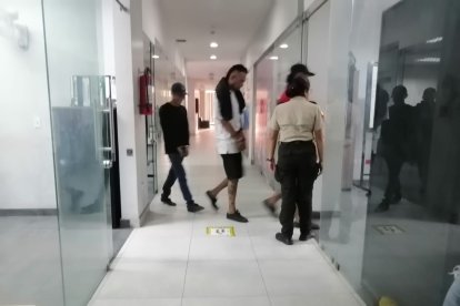 A los sospechosos los investigan por tener armas de fuego.