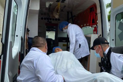 Delia Yriarte, la turista méxico-estadounidense, fue trasladada ayer desde Galápagos hasta Guayaquil.