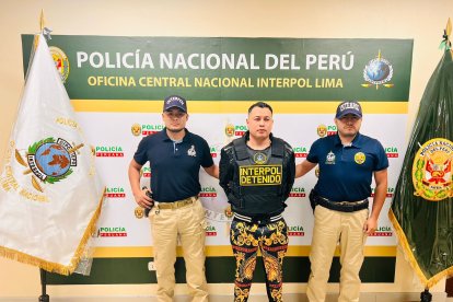 El ciudadano tiene una orden de prisión preventiva en Ecuador. Se lo vincula a un asesinato.