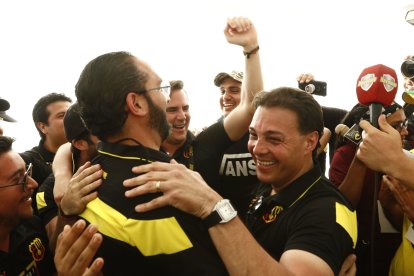 Carlos Alfaro Moreno (d) ganó la presidencia de Barcelona en octubre de 2019.