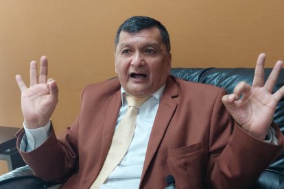 Wachito tiene 62 años, hace radio, televisión y en los últimos años está en las plataformas de redes sociales.