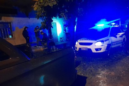 Agentes de la Dinased de Naranjal trasladaron el cadáver a la morgue del cantón.