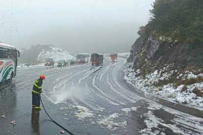 Así lucía la mañana de este domingo 9 de julio la vía Quito - Pallacta