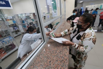 En Ecuador, pastillas que pudieran costar 5 centavos de dólar son pagadas $ 0,21.