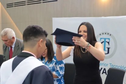 Andrea Montalvo, titular de la Senescyt en ceremonio de graduación del programa GraduaTec.