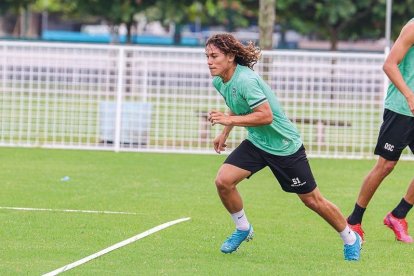 Erick Smith Zambrano en los entrenamientos del Orense SC