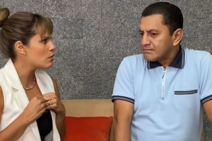 Martín Calle luce los resultados del implante que se hizo en enero. Aquí con su esposa Cecilia Cascante.