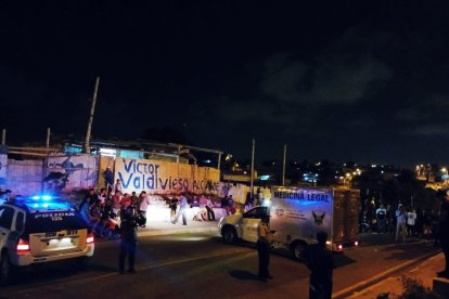 Habitantes de la Península estpan conmocionados por el asesinato de una joven pareja.