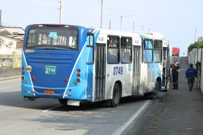 El bus que atropelló a una adulta mayor en el norte de Guayaquil.