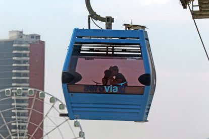 La Aerovía transporta a los ciudadanos de Guayaquil a Durán y viceversa. No obstante, los momentos románticos también se llevan a cabo en ella.