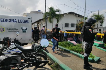Al joven padre lo habrían visto fuera del centro médico y lo sorprendieron a balazos.
