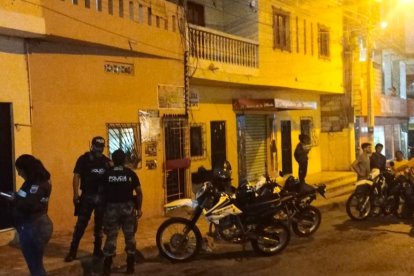 Para los investigadores, este doble asesinato en un departamento aún es un misterio.