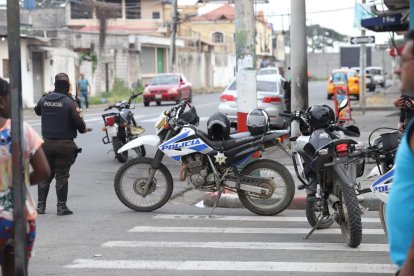 La Policía llegó al lugar donde fue baleada la víctima.