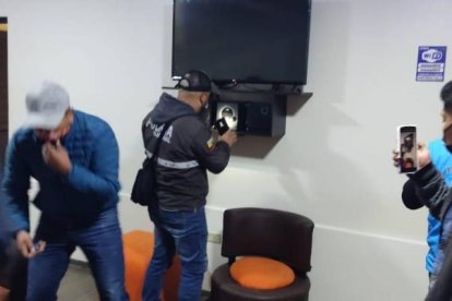 Las cámaras estaban ocultas en los equipos de sonidos.