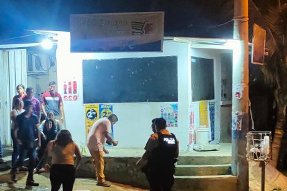 Los pistoleros los sorprendieron por la espalda.