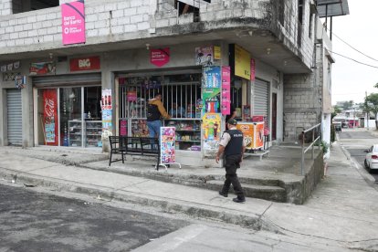 Ladrones causaron daños en la tienda del sector.