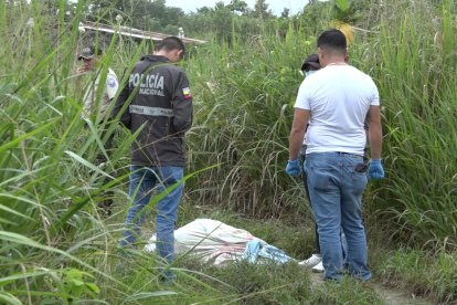 El hallazgo lo hicieron dos jóvenes que recorrían el sector vendiendo panes.