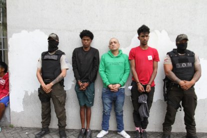 Los detenidos intentaron escapar en un vehículo. Dos ellos son de nacionalidad venezolana.