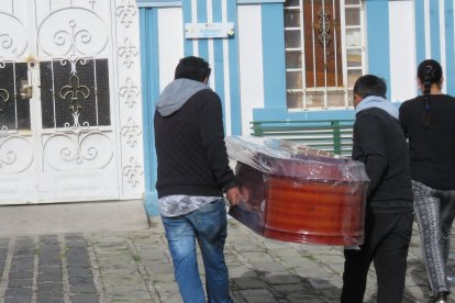 Los parientes llegaron a  Riobamba a retirar los restos.