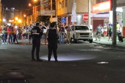 El carro con las víctimas fue interceptado en la Calle 12 y Avenida 20, en la urbe mantense.