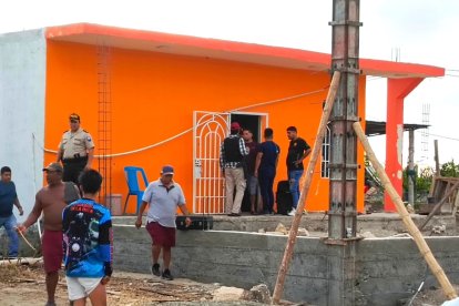 Estos son los pilares que acababan de construir en el sitio. El logro fue celebrado, pero interrumpido por criminales.