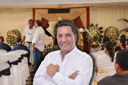 Al velatorio de Sánchez asisten amigos, familiares y personalidades de la política del cantón Quinindé, entre ellos el alcalde Ronal Moreno.