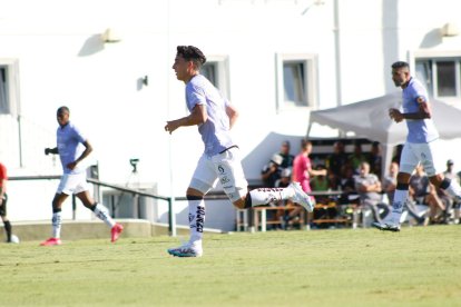 Lolo Faravelli es una de las figuras de los rayados que busca sumar la victoria ante el Sevilla, en España.