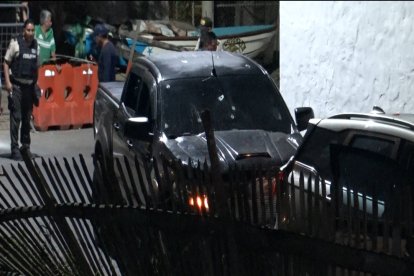 Mientras estaba en su camioneta, un hombre fue asesinado a tiros en la playa Piedra Larga, en Manabí.