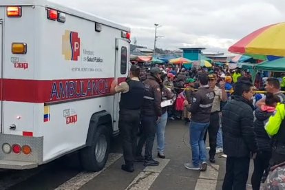 Una riña entre comerciantes del mercado de la Feria Libre de Cuenca se saldó con tres heridos.