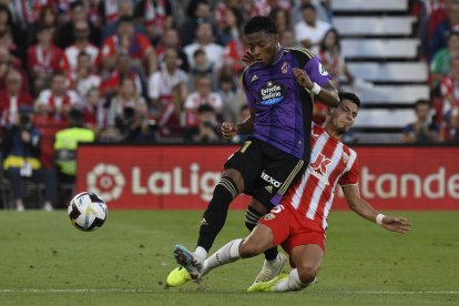 Gonzalo Plata descendió con el Real Valladolid a la Segunda División de España.