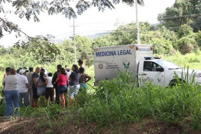 Los uniformados buscaron algún indicio en el sitio, una zona de matorrales, pero no encontraron nada.