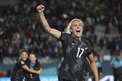 La selección de Nueva Zelanda debutó con triunfo ante Noruega, en el Mundial femenino de la FIFA.