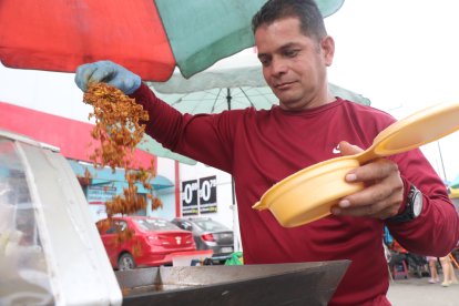 Néstor Asencio el duro del chaulafán de la entrada de la 8 al norte de Guayaquil.