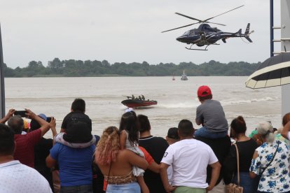 Lo más llamativo fue el simulacro de una interceptación en el mar.