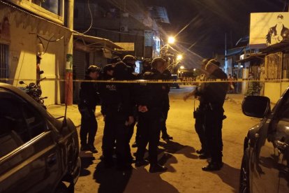 Los elementos de Criminalística y Dinased de la Policía Nacional llegaron al lugar del ataque para tomar procedimientos